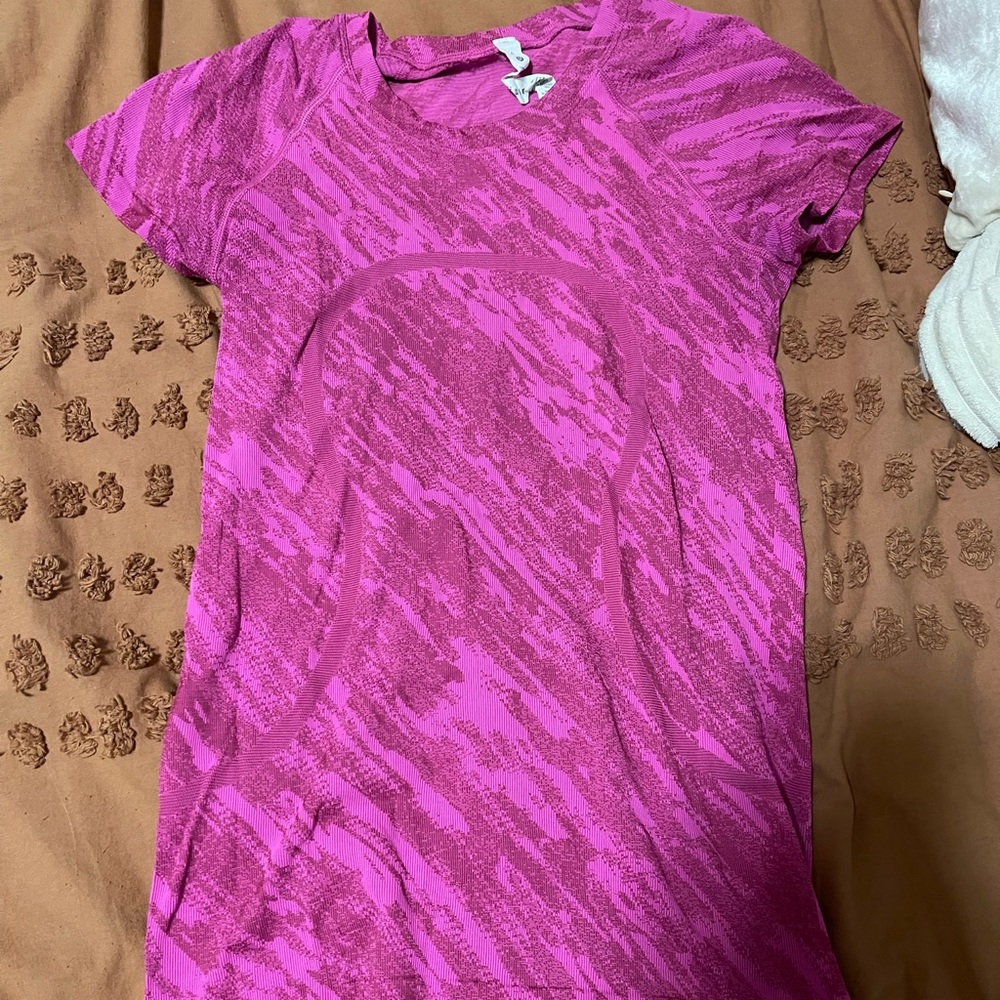 Lululemon Tshirt